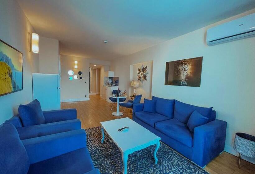 آپارتمان 1 خوابه با چشم‌انداز دریا, Batumi Floor40