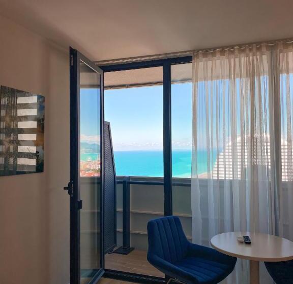 اتاق راحتی سه تخته, Batumi Floor40