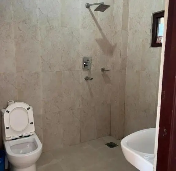 اتاق استاندارد با بالکن, Sauraha Bnb