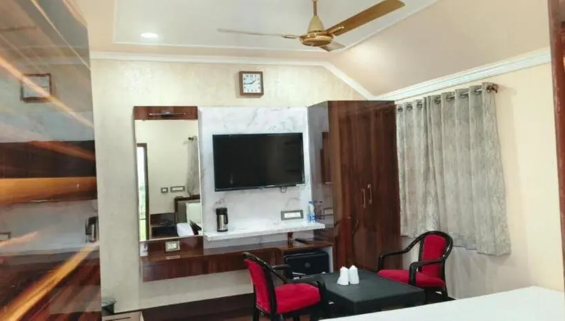 Deluxe-huone Parveke, New Mouchak Hotel & Resorts