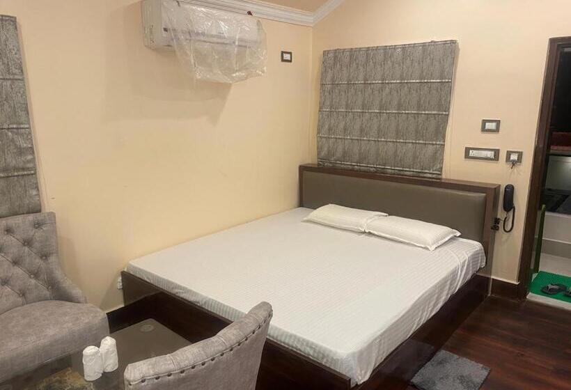 キングサイズベッドのデラックスルーム, New Mouchak Hotel & Resorts