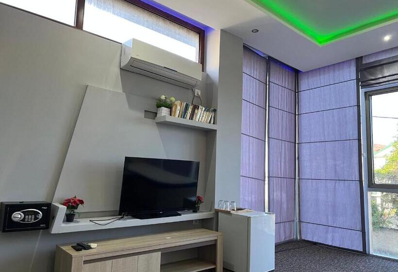 اتاق راحتی سه تخته, Kent Hotel & Restaurant Kent Beach