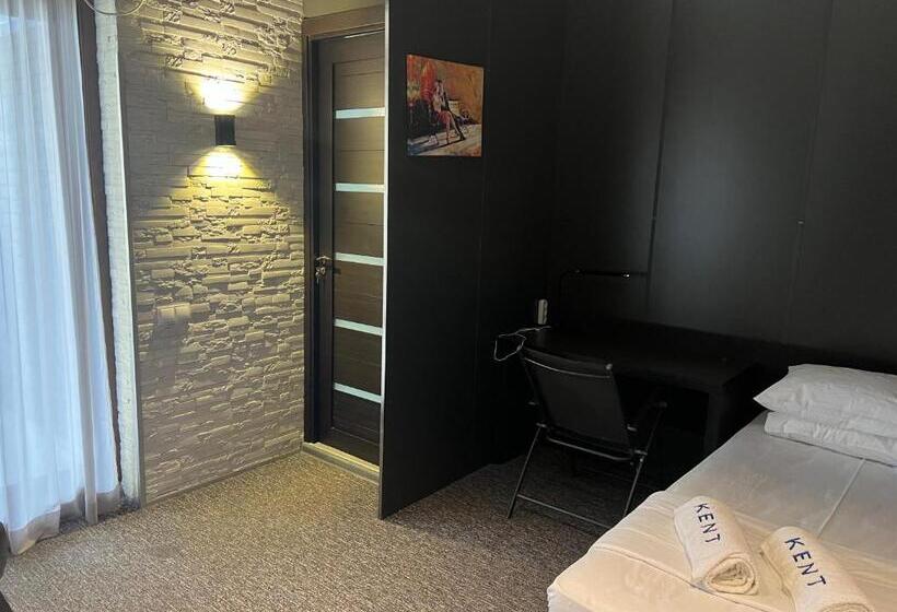 اتاق استاندارد سه تخته با بالکن, Kent Hotel & Restaurant Kent Beach