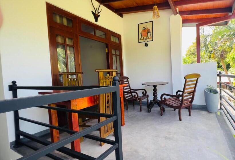 חדר דלוקס עם מרפסת, Renaissance Villa Bentota