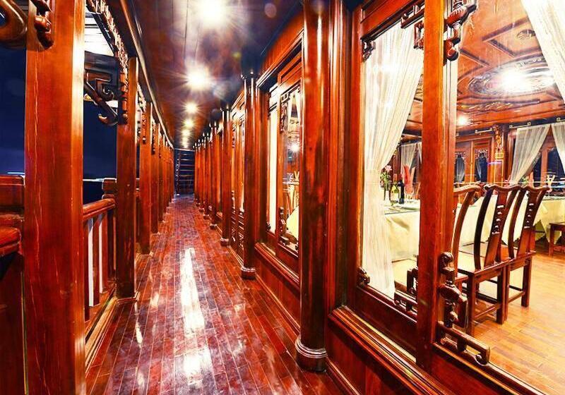 اتاق سه نفره دلوکس با چشم‌انداز دریا, Majestic Legend Cruise