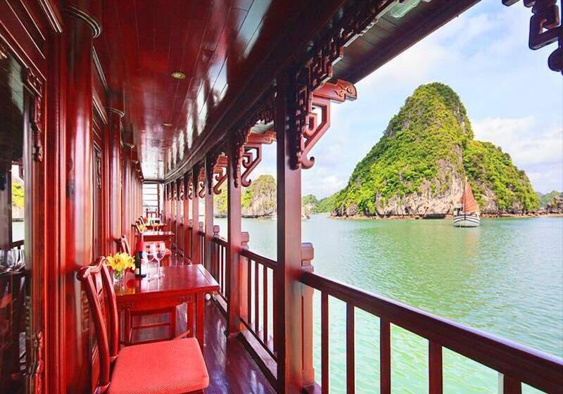 اتاق سه نفره دلوکس با چشم‌انداز دریا, Majestic Legend Cruise