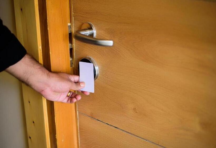 חדר דלוקס עם מרפסת, Naturevilas Sarovar Portico Centrally Heated