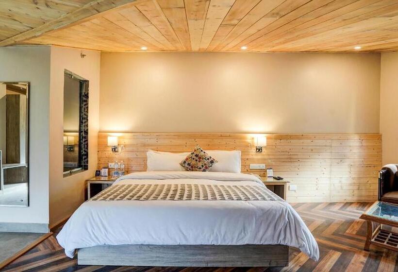 غرفة ديلوكس مزودة بشرفة, Naturevilas Sarovar Portico   Centrally Heated