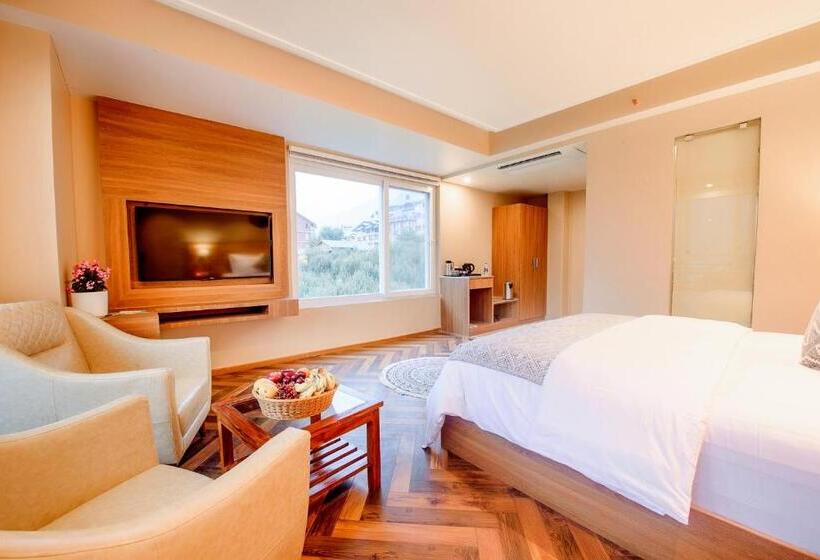 غرفة قياسية ذات إطلالة, Naturevilas Sarovar Portico   Centrally Heated