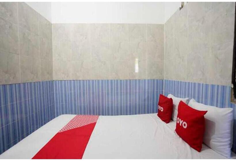 غرفة ديلوكس سرير كينج, Oyo Life 93061 Kost Vicky Syariah