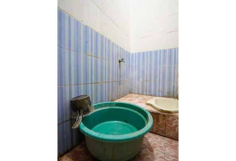 غرفة ديلوكس سرير كينج, Oyo Life 93061 Kost Vicky Syariah