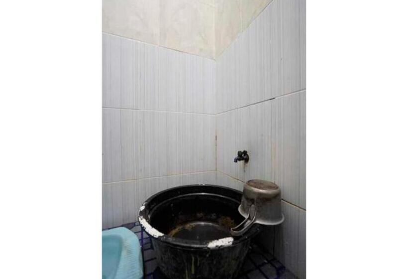 غرفة ديلوكس سرير كينج, Oyo Life 93061 Kost Vicky Syariah