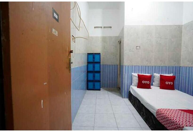 غرفة ديلوكس سرير كينج, Oyo Life 93061 Kost Vicky Syariah