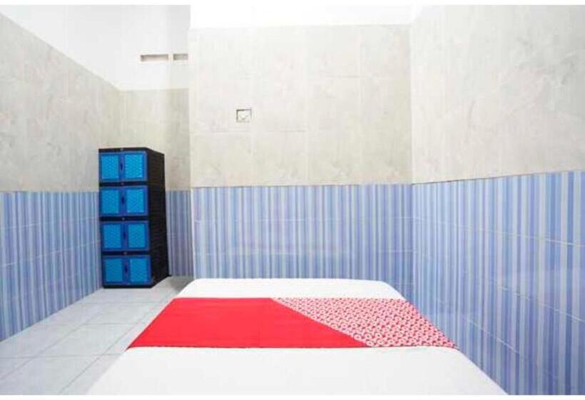 غرفة ديلوكس سرير كينج, Oyo Life 93061 Kost Vicky Syariah