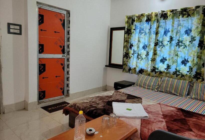 Номер Deluxe, Staymaker Rajdeep Guest House