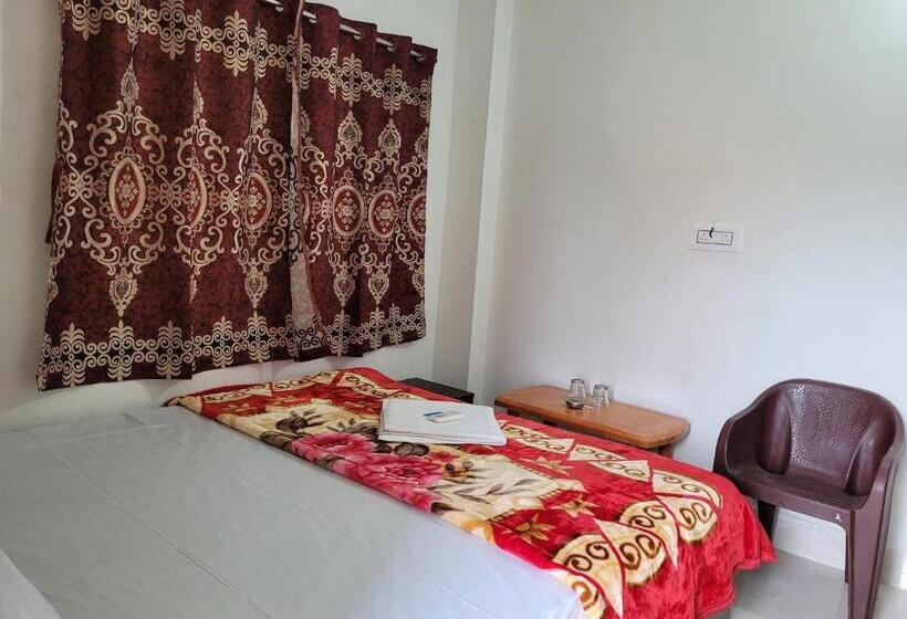 Номер Deluxe, Staymaker Rajdeep Guest House