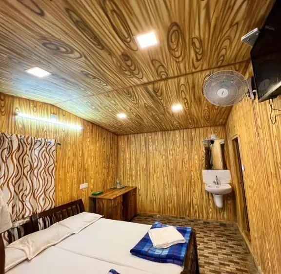 Talo 2 Makuuhuonetta, Meghamala Resorts