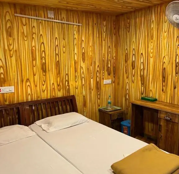 Talo 2 Makuuhuonetta, Meghamala Resorts