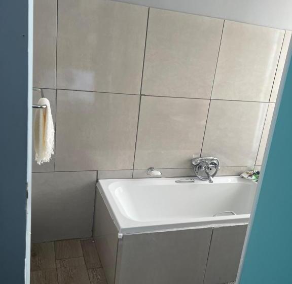 סוויטה משפחתית, M & B Backpackers