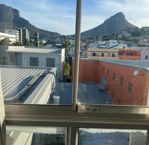 סוויטה משפחתית, M & B Backpackers