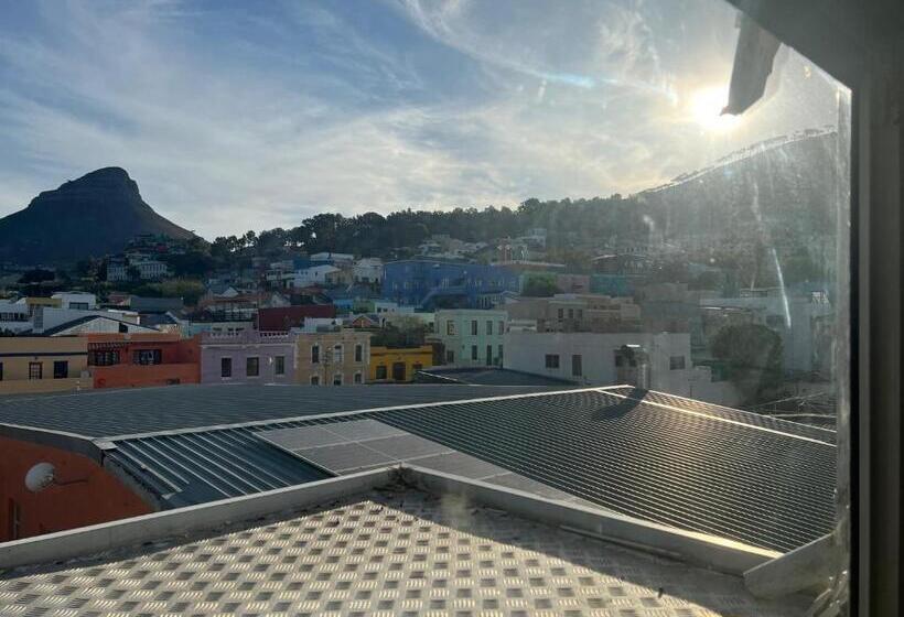 סוויטה משפחתית, M & B Backpackers