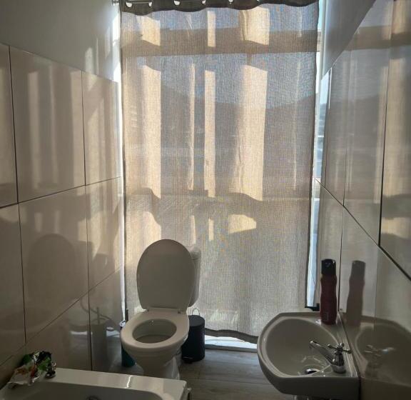 Family Suite, M & B Backpackers