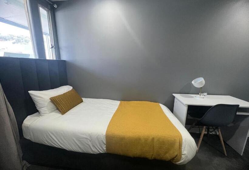 Номер Стандарт, M & B Backpackers