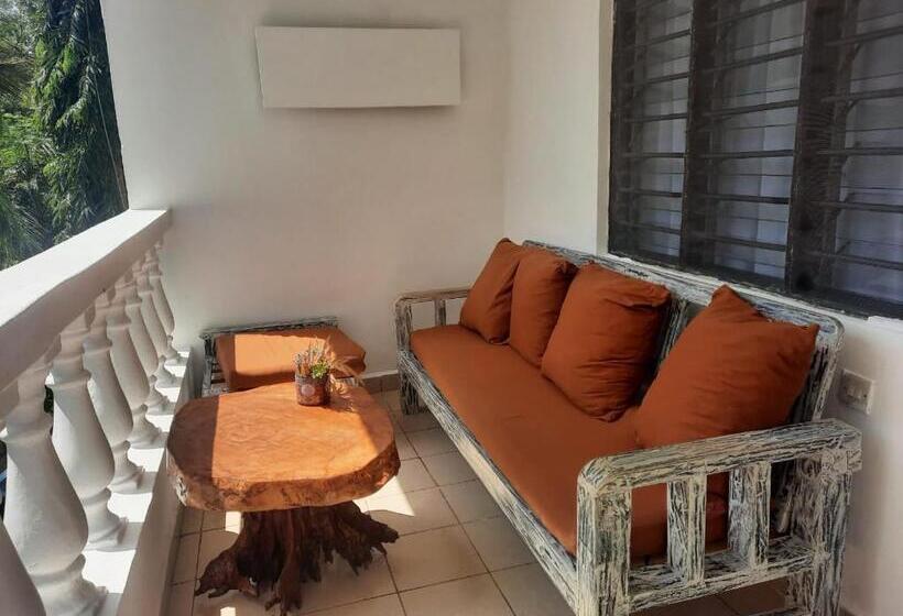 استودیوی لوکس, Seaesta Studio Diani