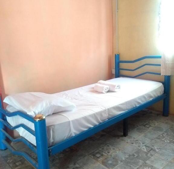 Номер Стандарт Трехместный, Hendoku Yaku