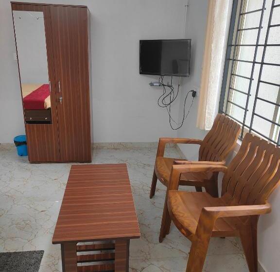 اتاق لوکس, Sahyadri Lodge And Restaurant