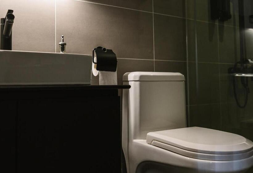 חדר דלוקס עם מרפסת, M Residence Hotel And Serviced Apartment