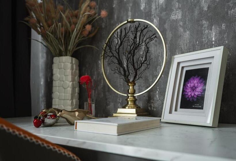 חדר דלוקס עם מרפסת, M Residence Hotel And Serviced Apartment