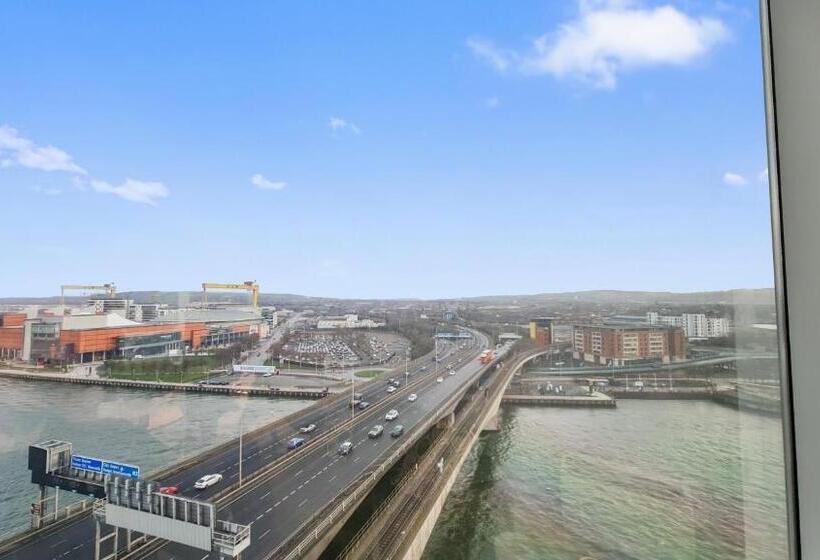 غرفة قياسية سرير كينج, River View Ensuite Private Room In Shared Apartment