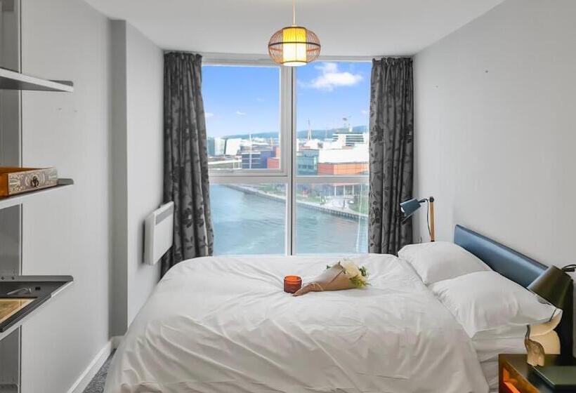 غرفة قياسية سرير كينج, River View Ensuite Private Room In Shared Apartment