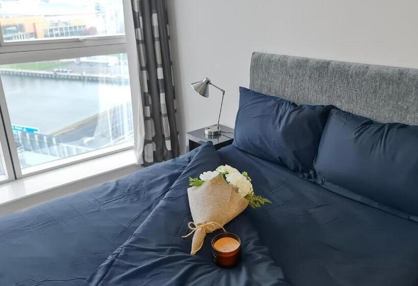 غرفة ديلوكس مطلّة علي البحر, River View Private Room In Apartment