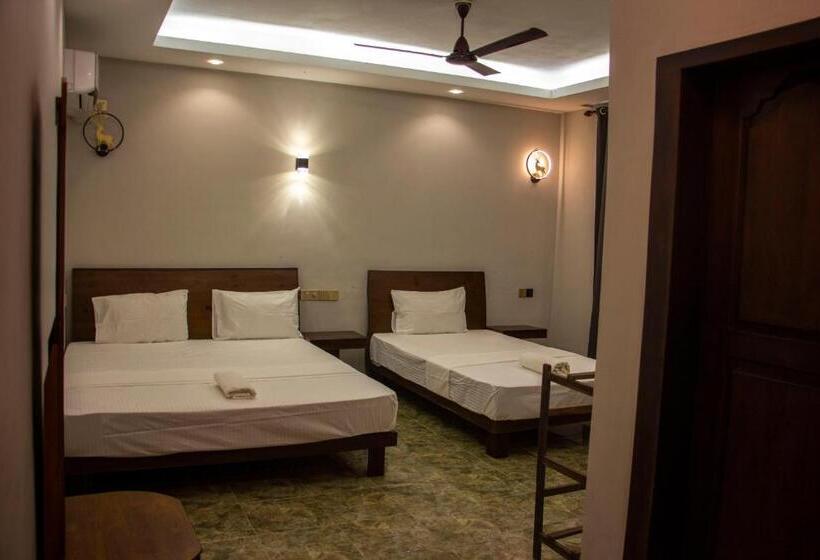 スタンダードトリプルルーム, Varinias Beach Villa