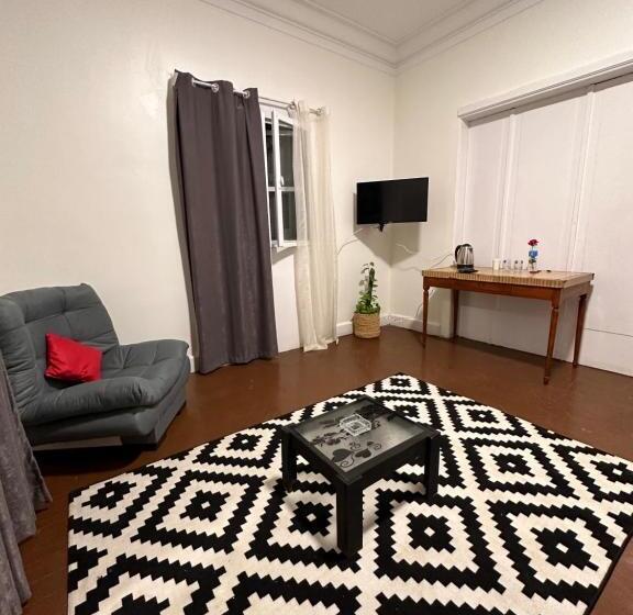 デラックススタジオ, Quiet Studio In Downtown