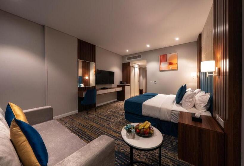 اتاق لوکس با تخت بزرگ, القصر الكورنيش