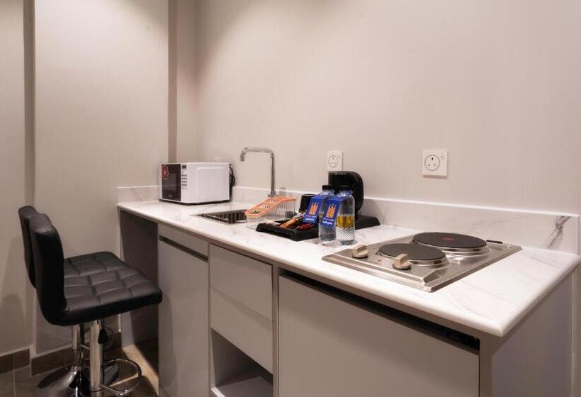 سوییت جونیور لوکس, القصر الكورنيش