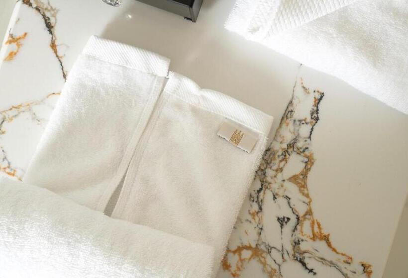 سوئیت با وان آب گرم, القصر الكورنيش