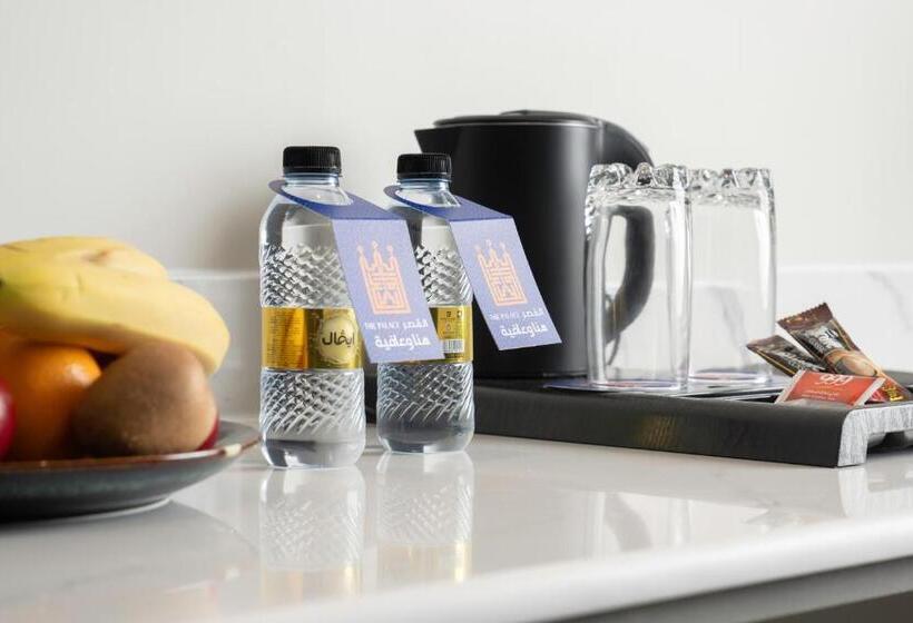 استودیو خانوادگی, القصر الكورنيش