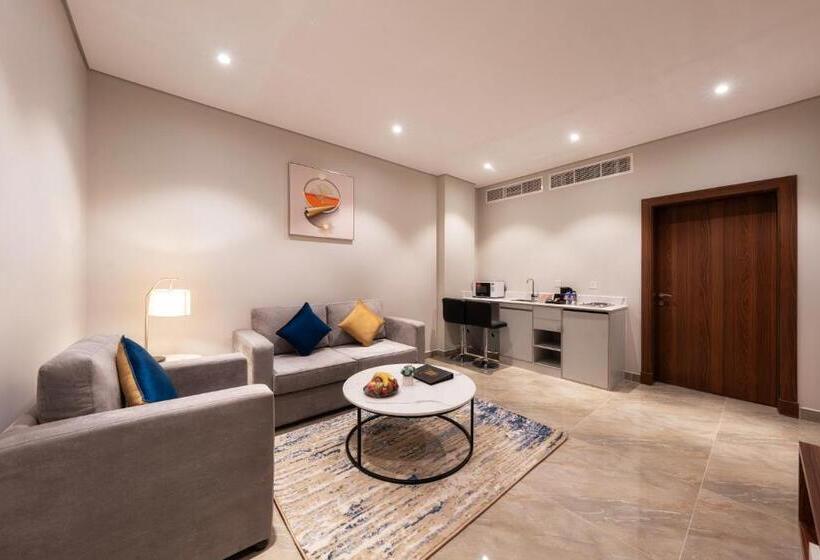 استودیو خانوادگی, القصر الكورنيش