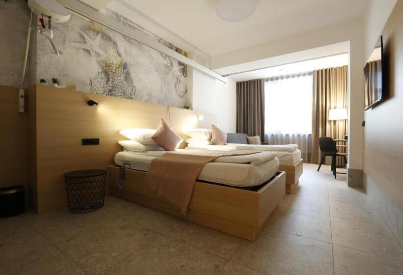 اتاق استاندارد سه نفره, Floramare Health Resort