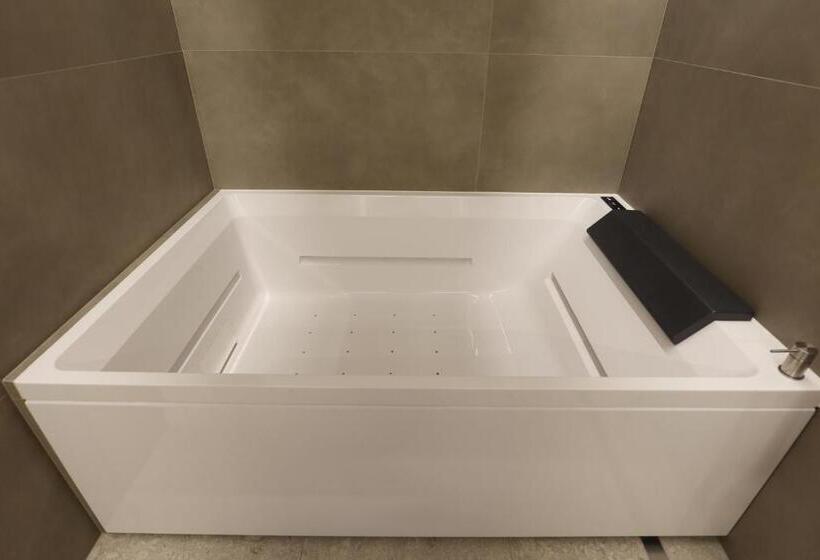 اتاق خانوادگی, Floramare Health Resort