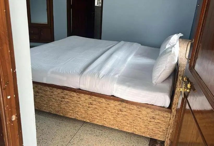 Deluxe-huone, Ohh Hostler