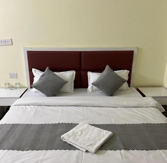 חדר אקונומי, Sunrise By Namastexplorer