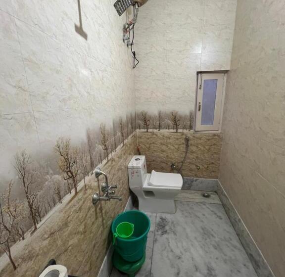 חדר אקונומי, Sunrise By Namastexplorer