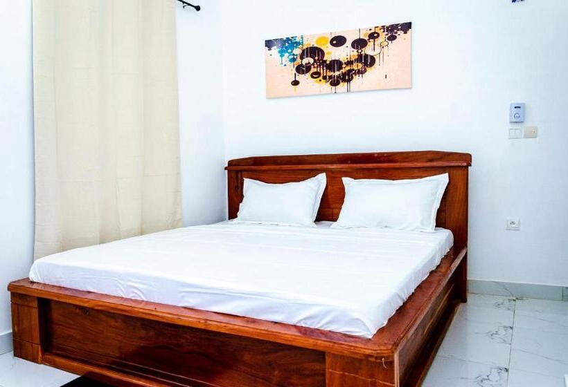 Economy Triple Room, The Champion Hôtel