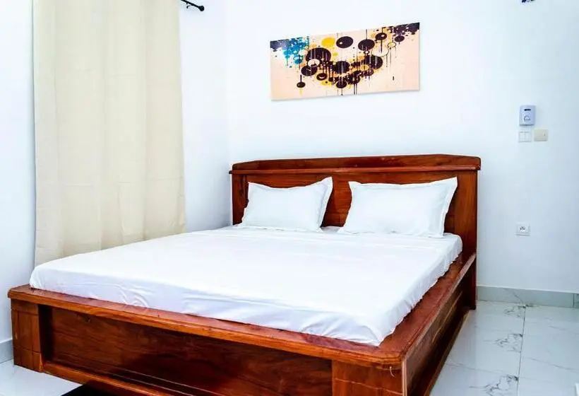 Economy Triple Room, The Champion Hôtel