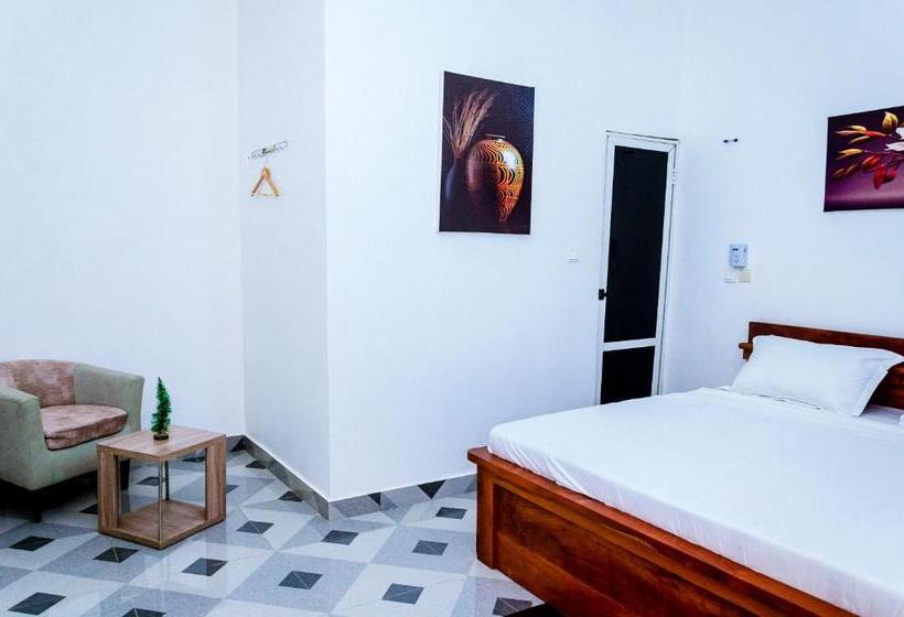 Economy Triple Room, The Champion Hôtel